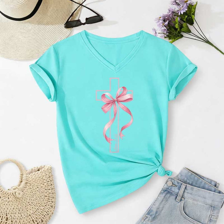 Christianartworkshop Lässiges T-Shirt mit V-Ausschnitt und Grafikmuster: Kreuz mit rosa Schleife - Himmelblau - 2XL - image 10