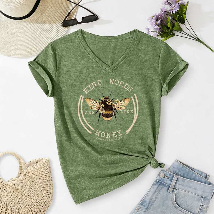 Christianartworkshop Freundliche Worte sind wie Honig (Sprüche 16,24) – Lässiges V-Ausschnitt-T-Shirt von Bee - Olivgrün - 2XL - image 2