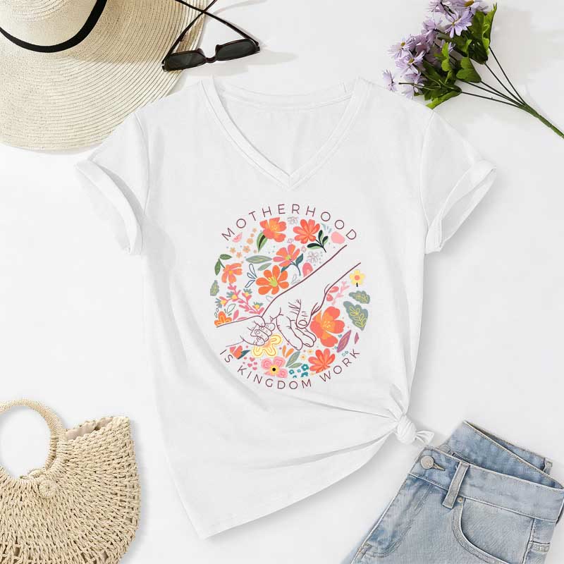 Christianartworkshop Mutterschaft ist Königreich – Arbeitsblumenmuster, handgefertigt, lässiges V-Ausschnitt-T-Shirt - Weiß - 2XL - image 0