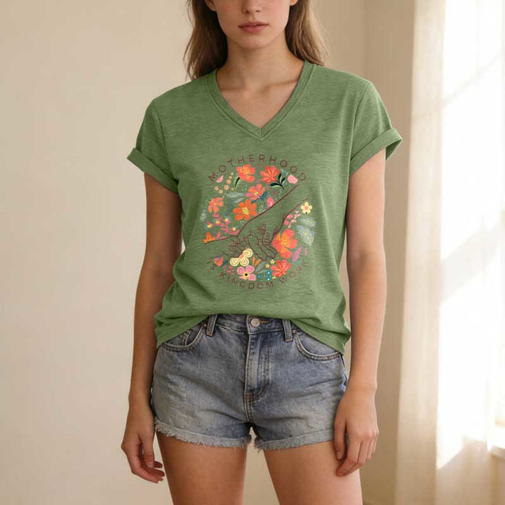 Christianartworkshop Mutterschaft ist Königreich – Arbeitsblumenmuster, handgefertigt, lässiges V-Ausschnitt-T-Shirt - image 3