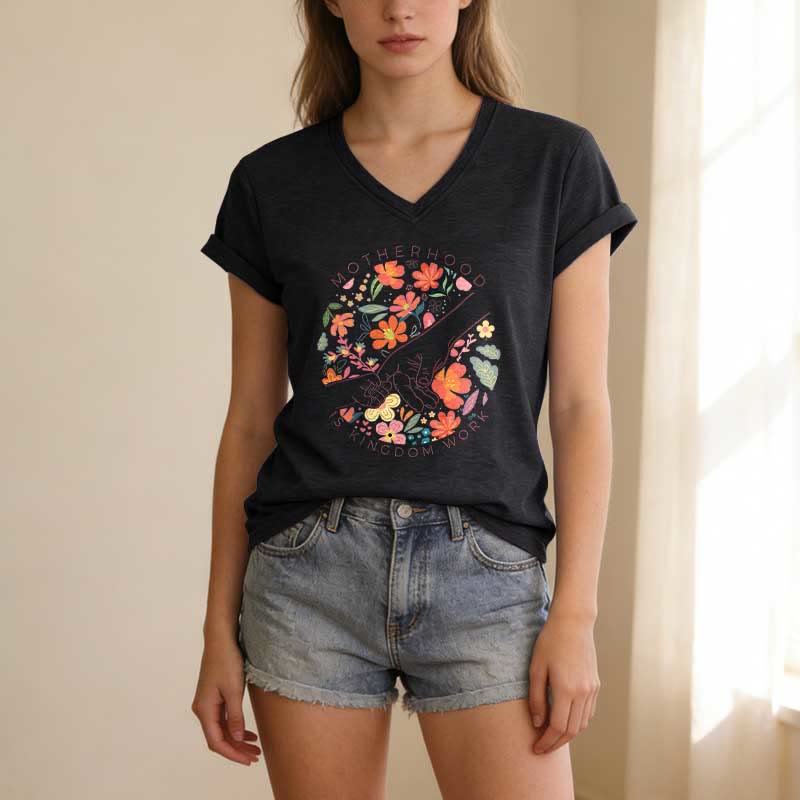 Christianartworkshop Mutterschaft ist Königreich – Arbeitsblumenmuster, handgefertigt, lässiges V-Ausschnitt-T-Shirt - image 13