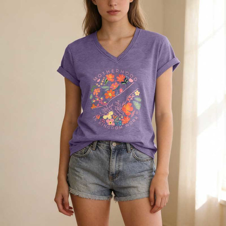 Christianartworkshop Mutterschaft ist Königreich – Arbeitsblumenmuster, handgefertigt, lässiges V-Ausschnitt-T-Shirt - image 17