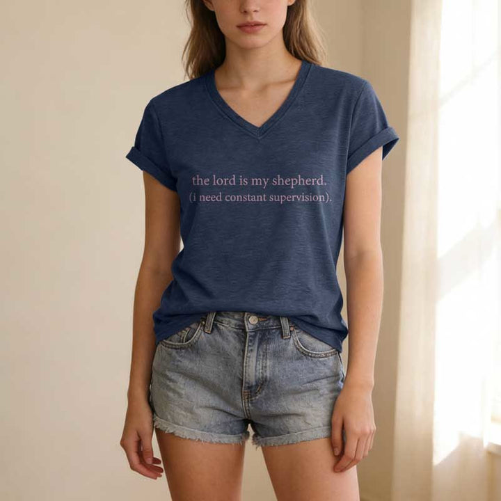 Christianartworkshop Der Herr ist mein Hirte, ich brauche ständige Aufsicht. Lässiges V-Ausschnitt-T-Shirt - image 19