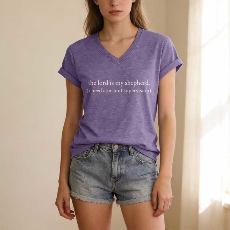 Christianartworkshop Der Herr ist mein Hirte, ich brauche ständige Aufsicht. Lässiges V-Ausschnitt-T-Shirt - image 17