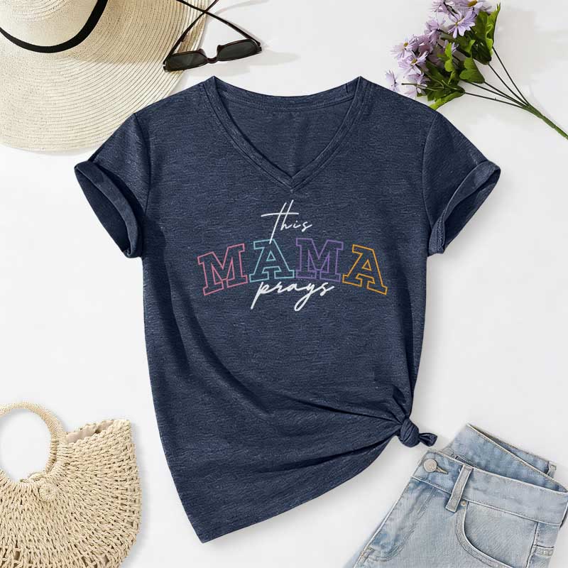 Christianartworkshop Dieses lässige T-Shirt mit V-Ausschnitt und dem Aufdruck „Mama Prays Cross“ - Marineblau - 2XL - image 18