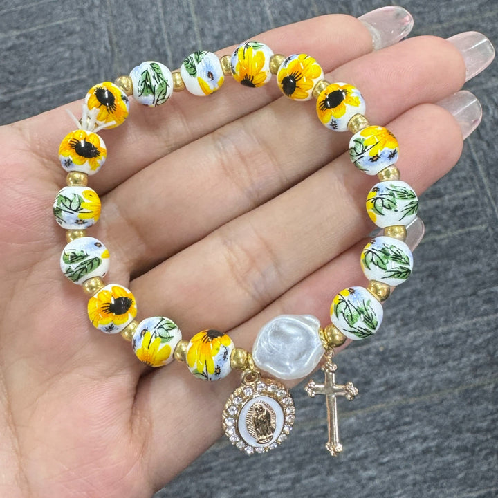 Christianartworkshop Florales Keramik-Porzellan-Armband mit Marienmedaille und Kreuzanhänger (3 Ausführungen) - image 4