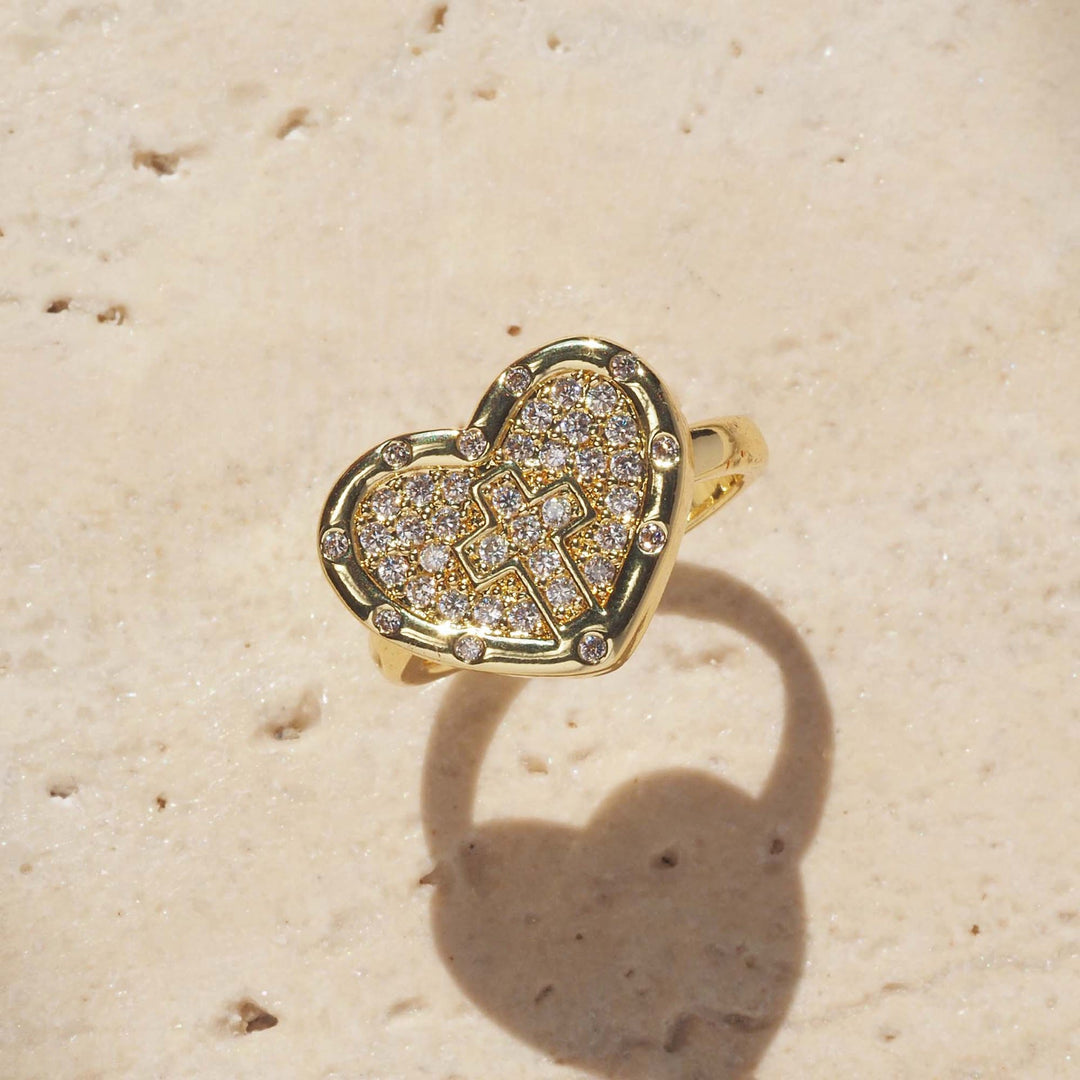 Christianartworkshop Statement-Ring mit herzförmigem Kreuz im Pavé-Stil: Symbol heiliger Liebe und Gnade - Silber (Geeignet für US-Größen 6-10) - image 1