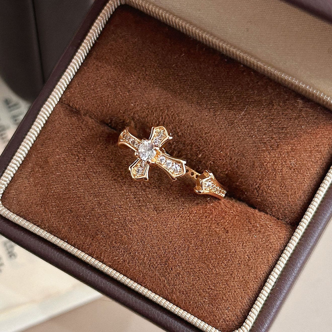 Christianartworkshop Zarter, verstellbarer Ring mit Zirkonia-Kreuz: Sanftes Symbol des Glaubens an die himmlische Erlösung - Golden (Geeignet für US-Größe 7 - 9) - image 3