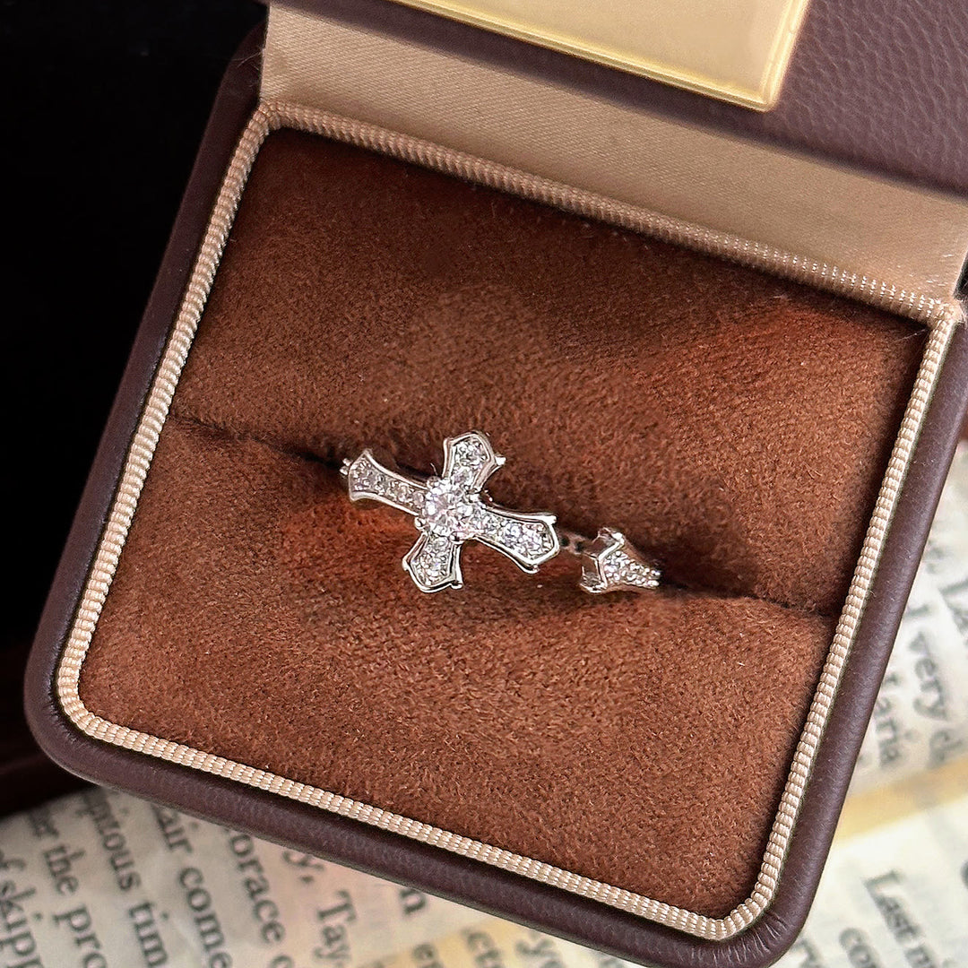 Christianartworkshop Zarter, verstellbarer Ring mit Zirkonia-Kreuz: Sanftes Symbol des Glaubens an die himmlische Erlösung - Silber (Geeignet für US-Größe 7 - 9) - image 4