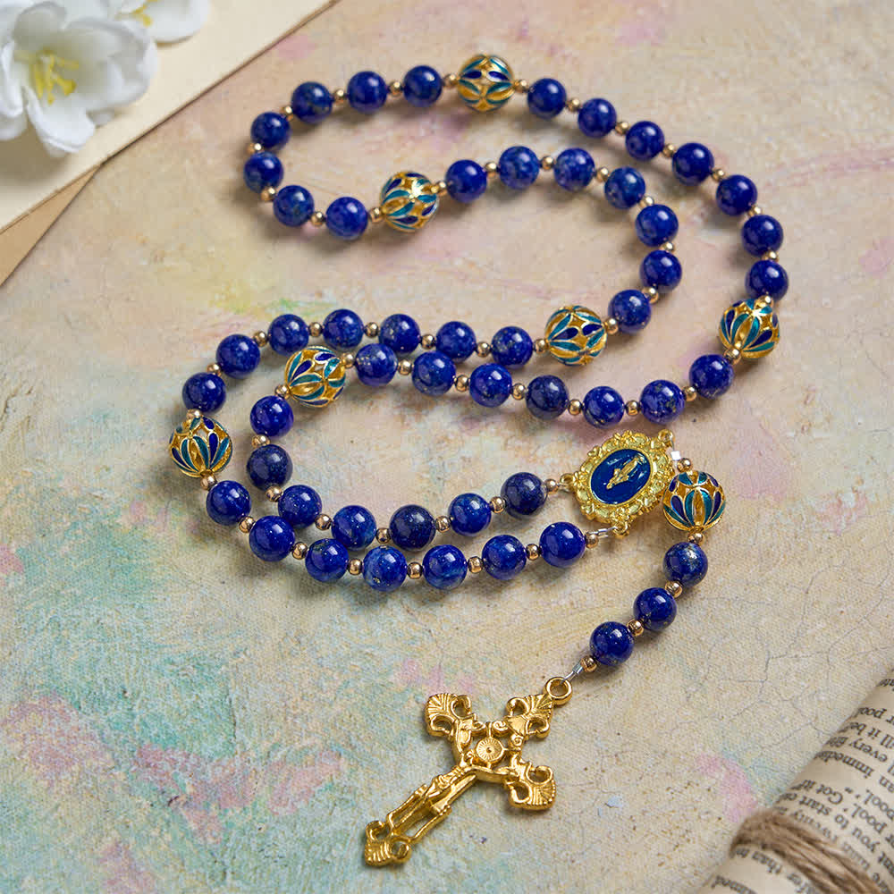Christianartworkshop Vintage Rosenkranz „Unsere Liebe Frau“ in tiefblauem Lapislazuli mit Cloisonné-Emaille-Akzenten - Unsere Liebe Frau und das Kruzifix - image 0