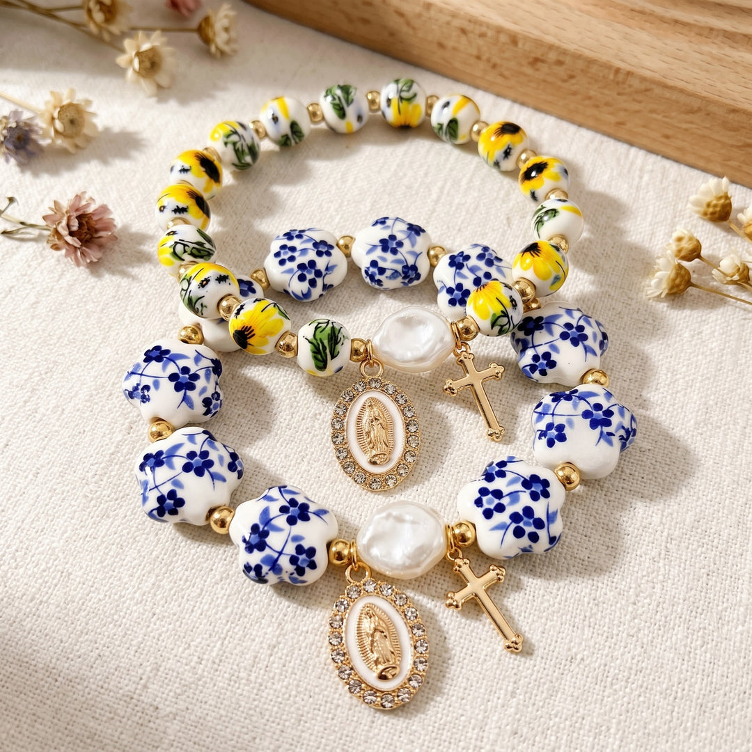Christianartworkshop Florales Keramik-Porzellan-Armband mit Marienmedaille und Kreuzanhänger (3 Ausführungen) - image 1