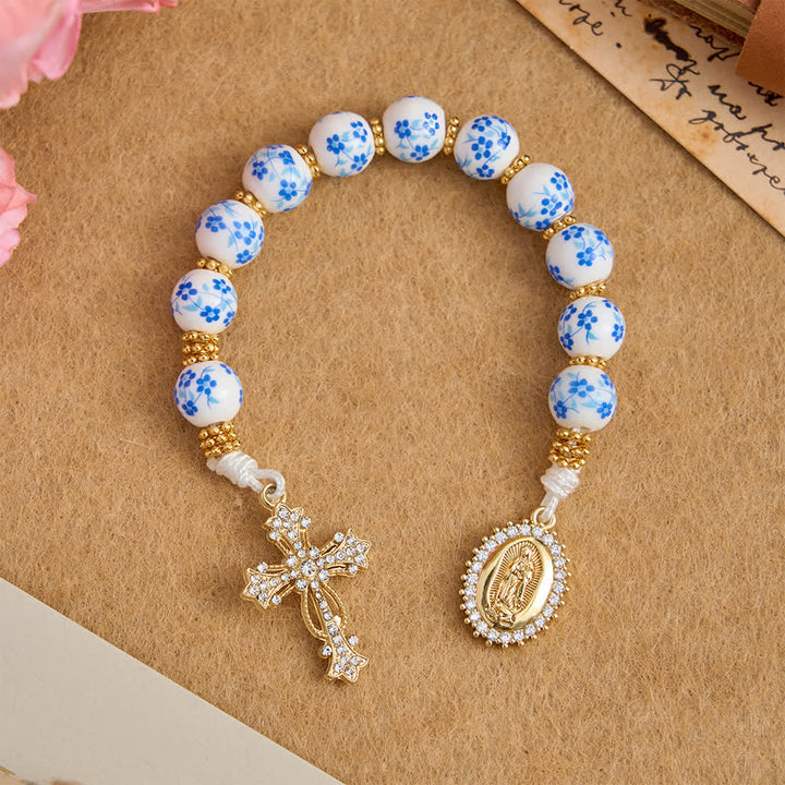 Christianartworkshop Rosenkranz aus blauem Porzellan mit Blumenmuster, elegantem Marienmotiv und Kreuz - Unsere Liebe Frau und das Kreuz - image 0
