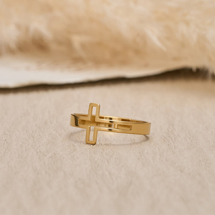 Christianartworkshop Minimalistischer, seitlich ausgeschnittener Kreuzring: Ein Symbol unaufdringlicher, heiliger Hingabe - Golden - image 5