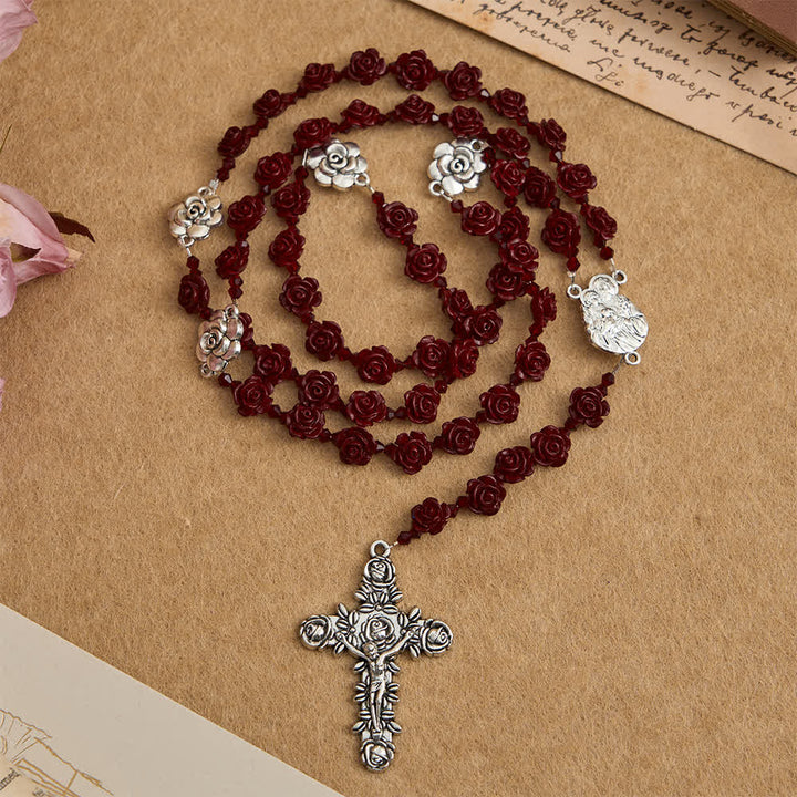 Christianartworkshop Rosenkranz aus zinnoberroten Rosenperlen mit Mittelstück der Heiligen Familie - image 1