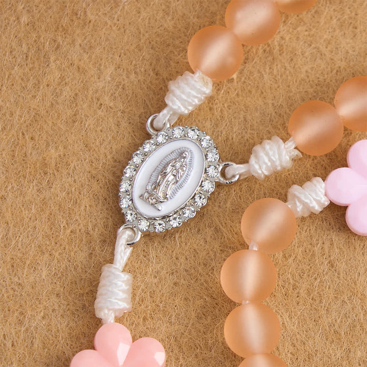 Christianartworkshop Rosenkranz aus pfirsichfarbenen, orangefarbenen, mattierten Perlen und rosa Kamelienblüten: die Reinheit der Frühlingsblüten - image 5