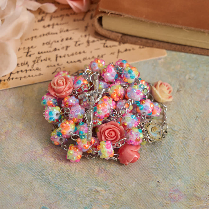 Christianartworkshop Osterrosenkranz mit rosa Rosen und funkelnden, mehrfarbigen Diamantperlen und der Göttlichen Barmherzigkeit - Göttliche Barmherzigkeit & Kreuz - image 0