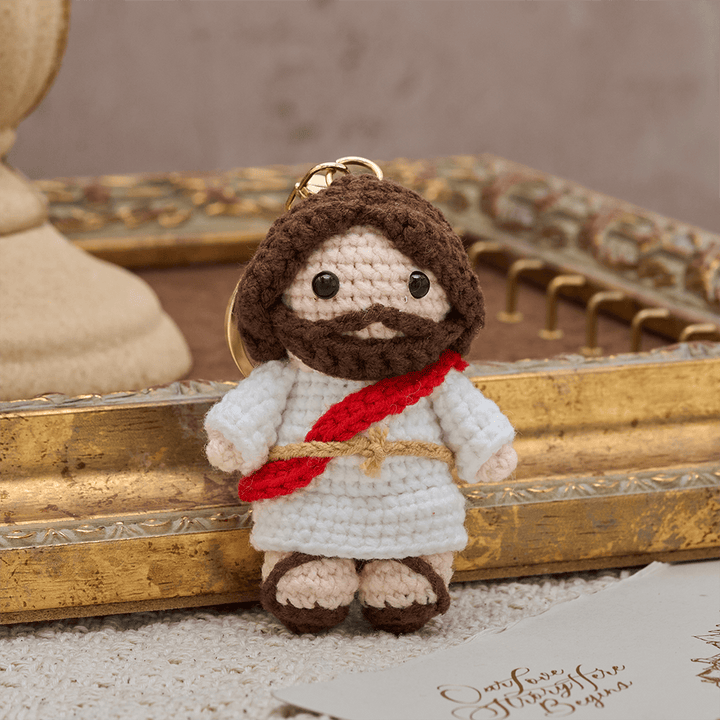 Christianartworkshop Handgehäkelter Jesus-Schlüsselanhänger im Q-Stil: Ein Symbol sanfter Liebe und göttlichen Trostes - Jesus im Q-Stil - image 0