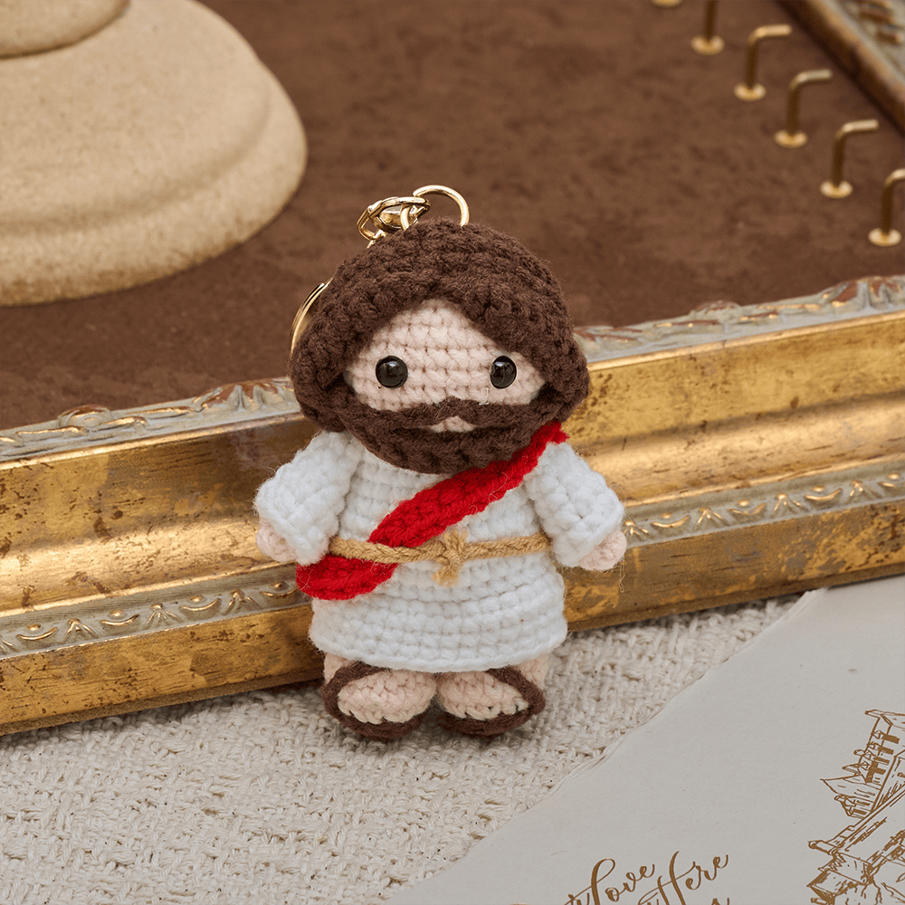 Christianartworkshop Handgehäkelter Jesus-Schlüsselanhänger im Q-Stil: Ein Symbol sanfter Liebe und göttlichen Trostes - image 2