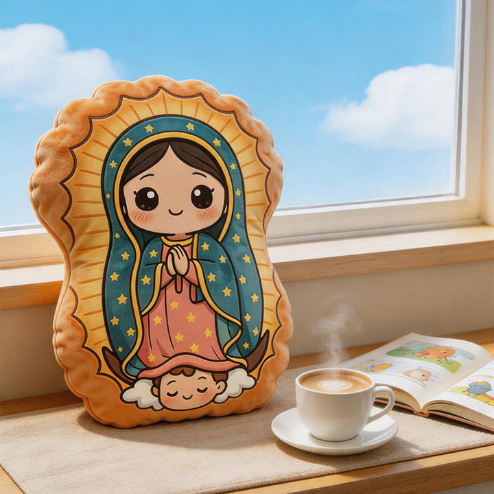 Christianartworkshop Niedliches Plüschkissen in Form einer Cartoonfigur der Jungfrau von Guadalupe: Gemütliche, vom Glauben inspirierte Wohndekoration - image 2