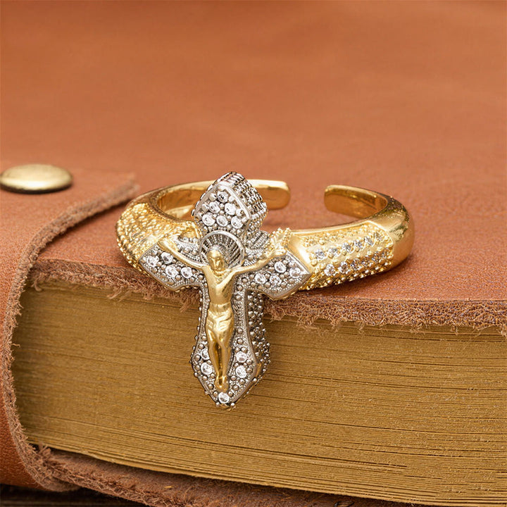 Christianartworkshop Zweifarbiger Zirkon-Pavé-Kreuzring: Ein Symbol zeitloser, erlösender Liebe - Kruzifix (Geeignet für US-Größen 6-8) - image 0