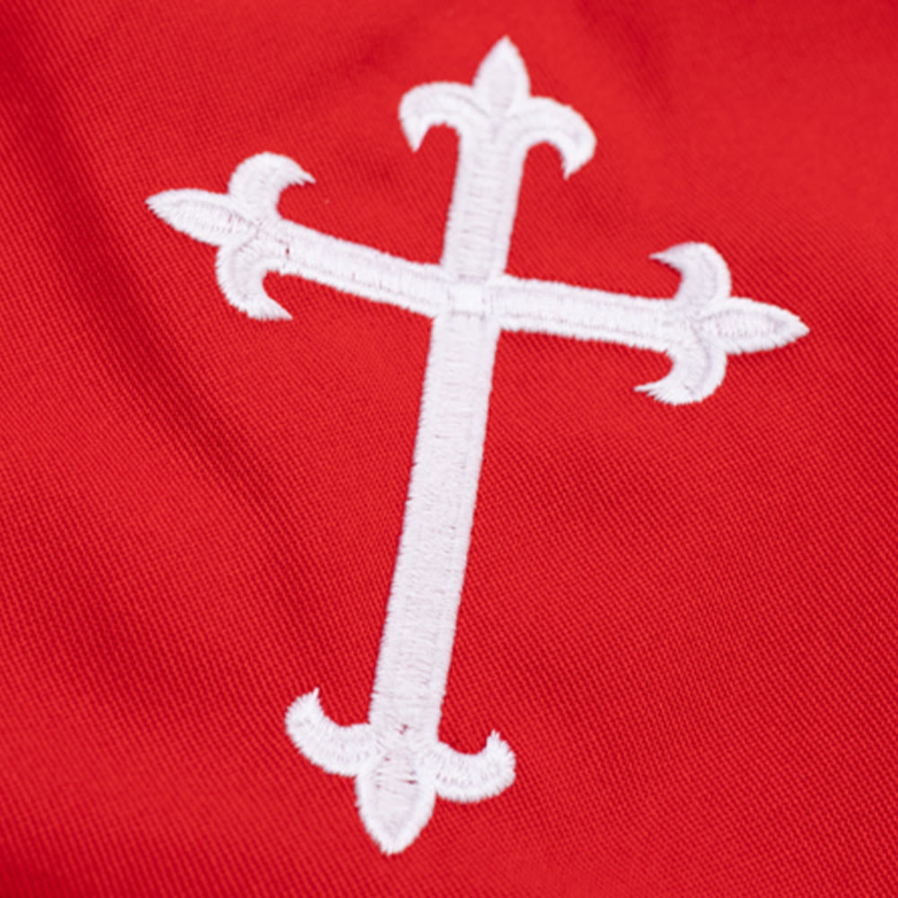 Christianartworkshop: Charakteristische weiße Priesterrobe mit rotem Kragen und Kreuzemblem - image 13