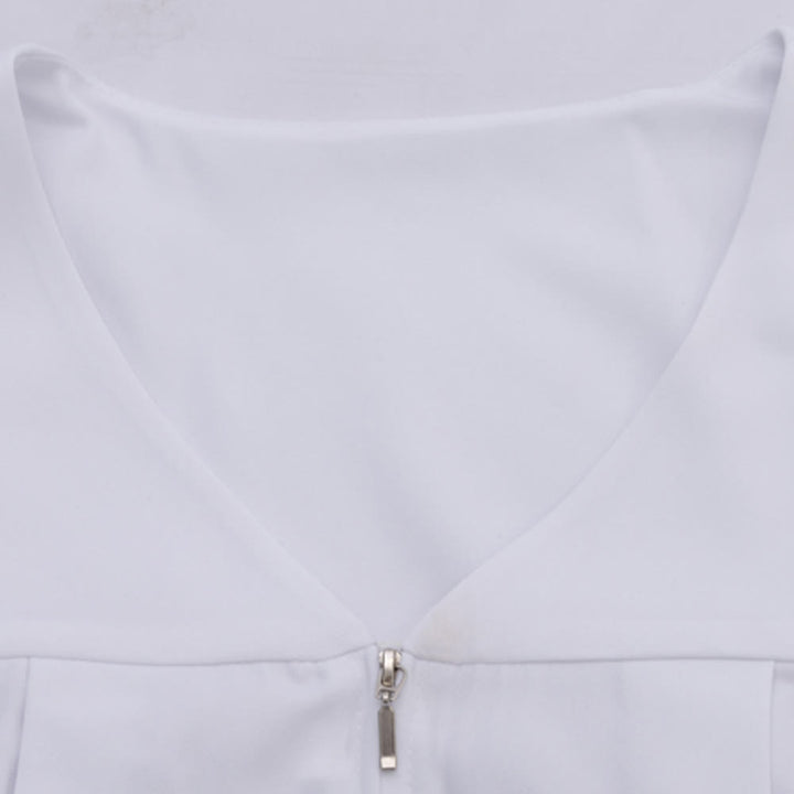 Elegante Priestergewänder in Schwarz und Weiß von Christianartworkshop : Detail mit goldenem Kreuz - image 7