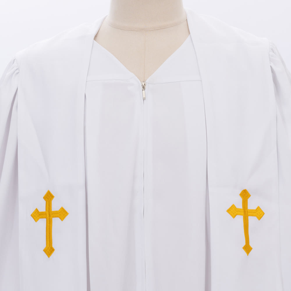 Elegante Priestergewänder in Schwarz und Weiß von Christianartworkshop : Detail mit goldenem Kreuz - image 6