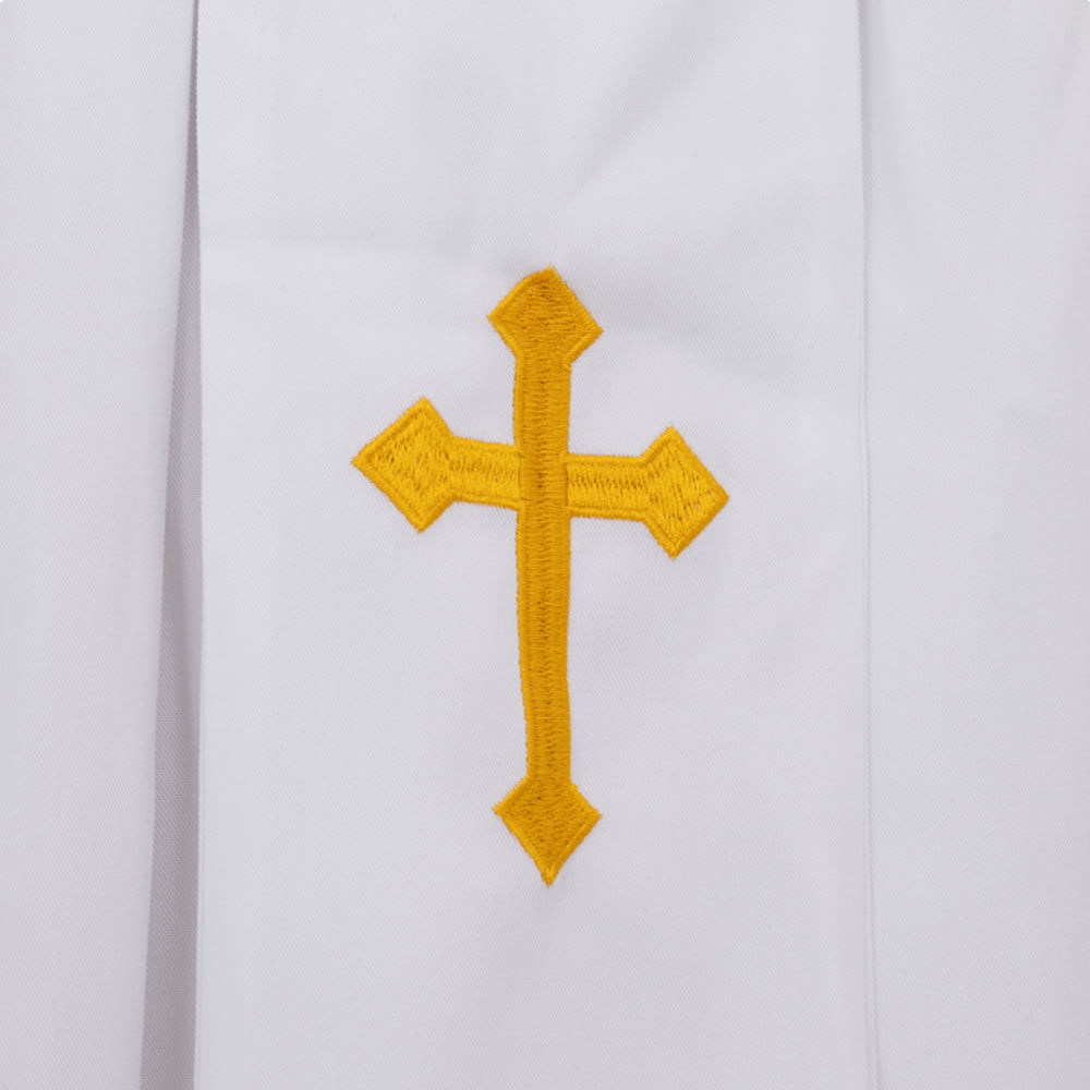 Elegante Priestergewänder in Schwarz und Weiß von Christianartworkshop : Detail mit goldenem Kreuz - image 10