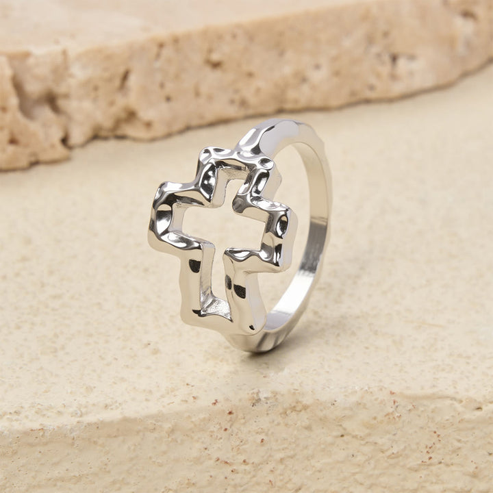 Christianartworkshop Armreif- und Ringset mit gehämmertem Kreuz: Ein Symbol des Glaubens und der raffinierten Schlichtheit - image 9