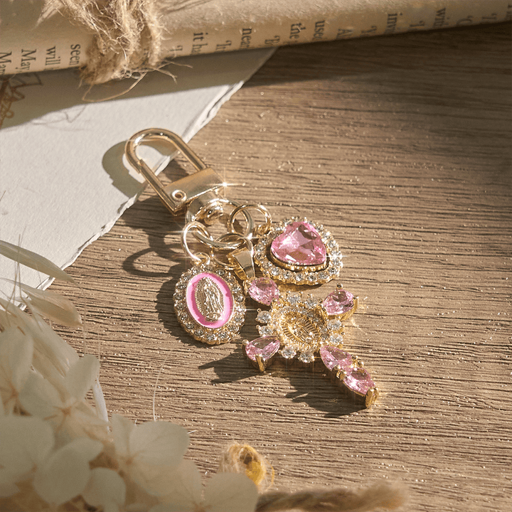 Christianartworkshop Schlüsselanhänger mit dem Kreuzherz der Jungfrau Maria: Handwerk und spirituelle Hingabe vereint - Rosa - image 8