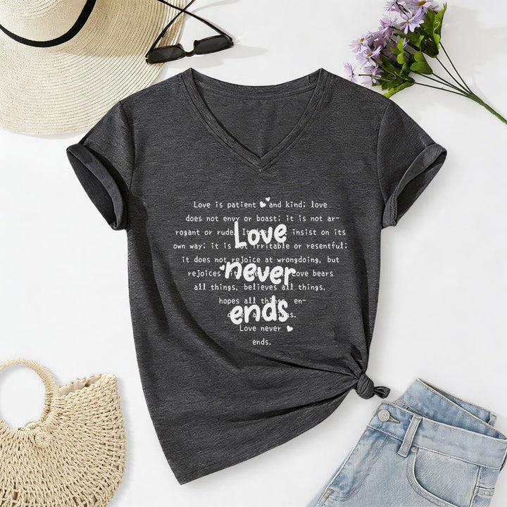 Christianartworkshop Lässiges T-Shirt mit V-Ausschnitt und Bibelvers „Die Liebe endet nie“ - Dunkelgrau - 2XL - image 20