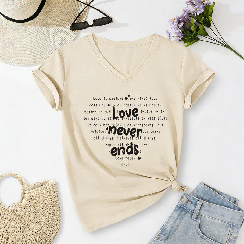 Christianartworkshop Lässiges T-Shirt mit V-Ausschnitt und Bibelvers „Die Liebe endet nie“ - Beige - 2XL - image 0