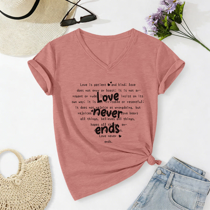 Christianartworkshop Lässiges T-Shirt mit V-Ausschnitt und Bibelvers „Die Liebe endet nie“ - Hellrosa - 2XL - image 10