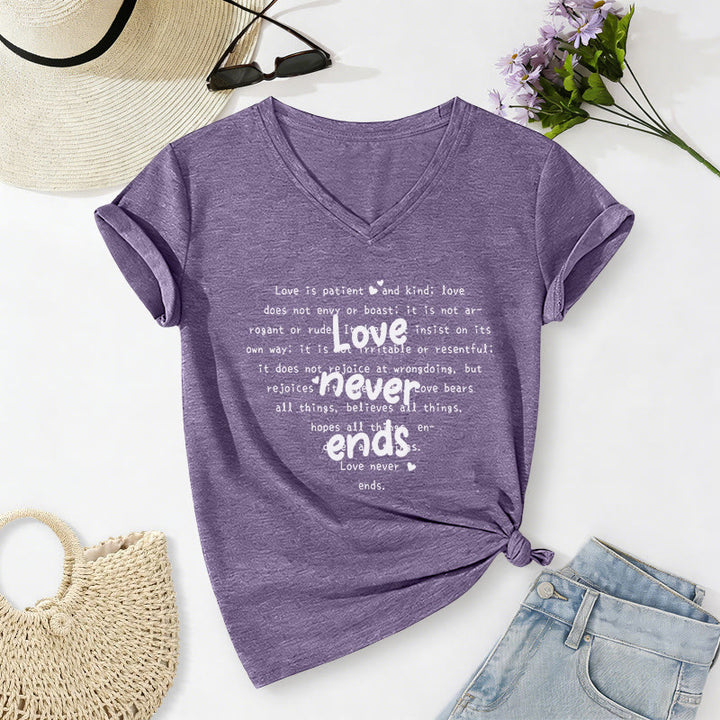 Christianartworkshop Lässiges T-Shirt mit V-Ausschnitt und Bibelvers „Die Liebe endet nie“ - Lila - 2XL - image 16