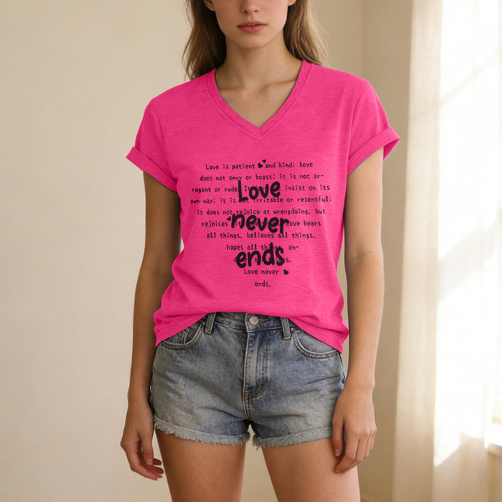 Christianartworkshop Lässiges T-Shirt mit V-Ausschnitt und Bibelvers „Die Liebe endet nie“ - image 25