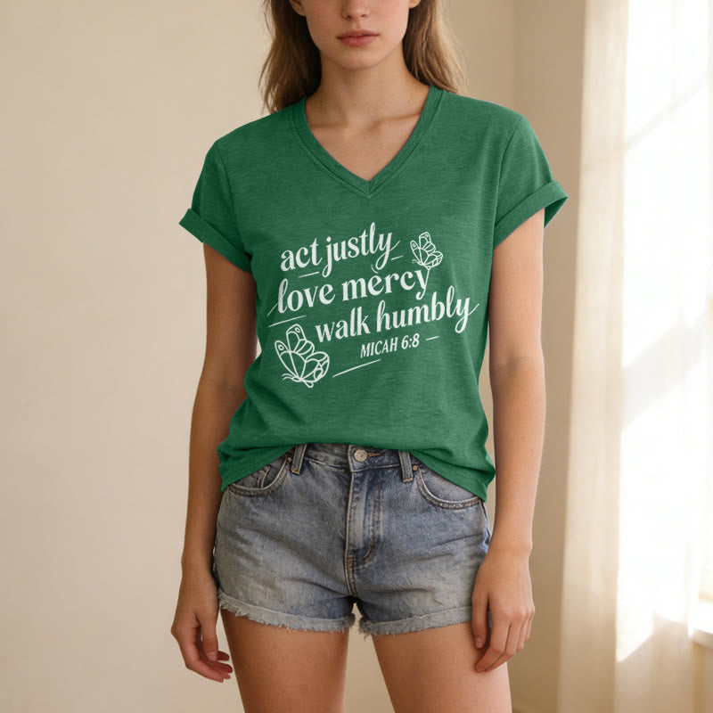 Christianartworkshop Handle gerecht, liebe Barmherzigkeit, wandle demütig. Micha 6,8. Lässiges T-Shirt mit Schmetterlingsprint und V-Ausschnitt. - image 15