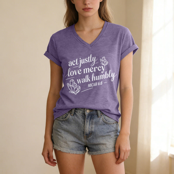 Christianartworkshop Handle gerecht, liebe Barmherzigkeit, wandle demütig. Micha 6,8. Lässiges T-Shirt mit Schmetterlingsprint und V-Ausschnitt. - image 17
