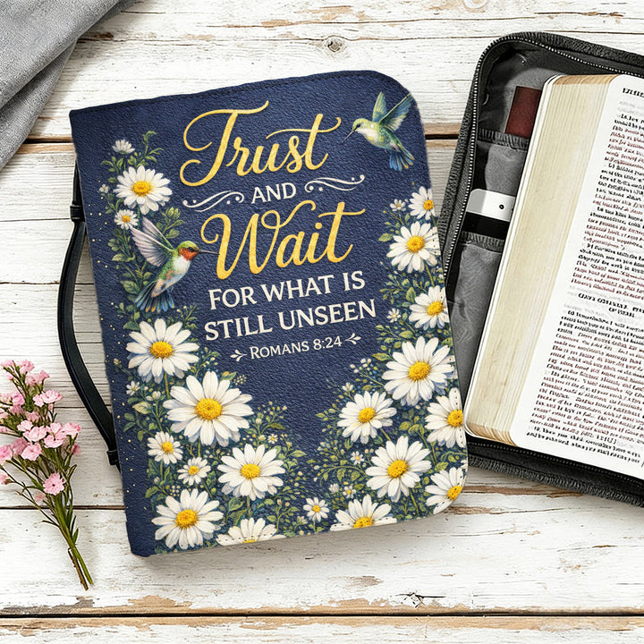 Christianartworkshop Vertrauen und Geduld (Römer 8,24) – Bibelcover mit Gänseblümchen und Kolibri - image 12