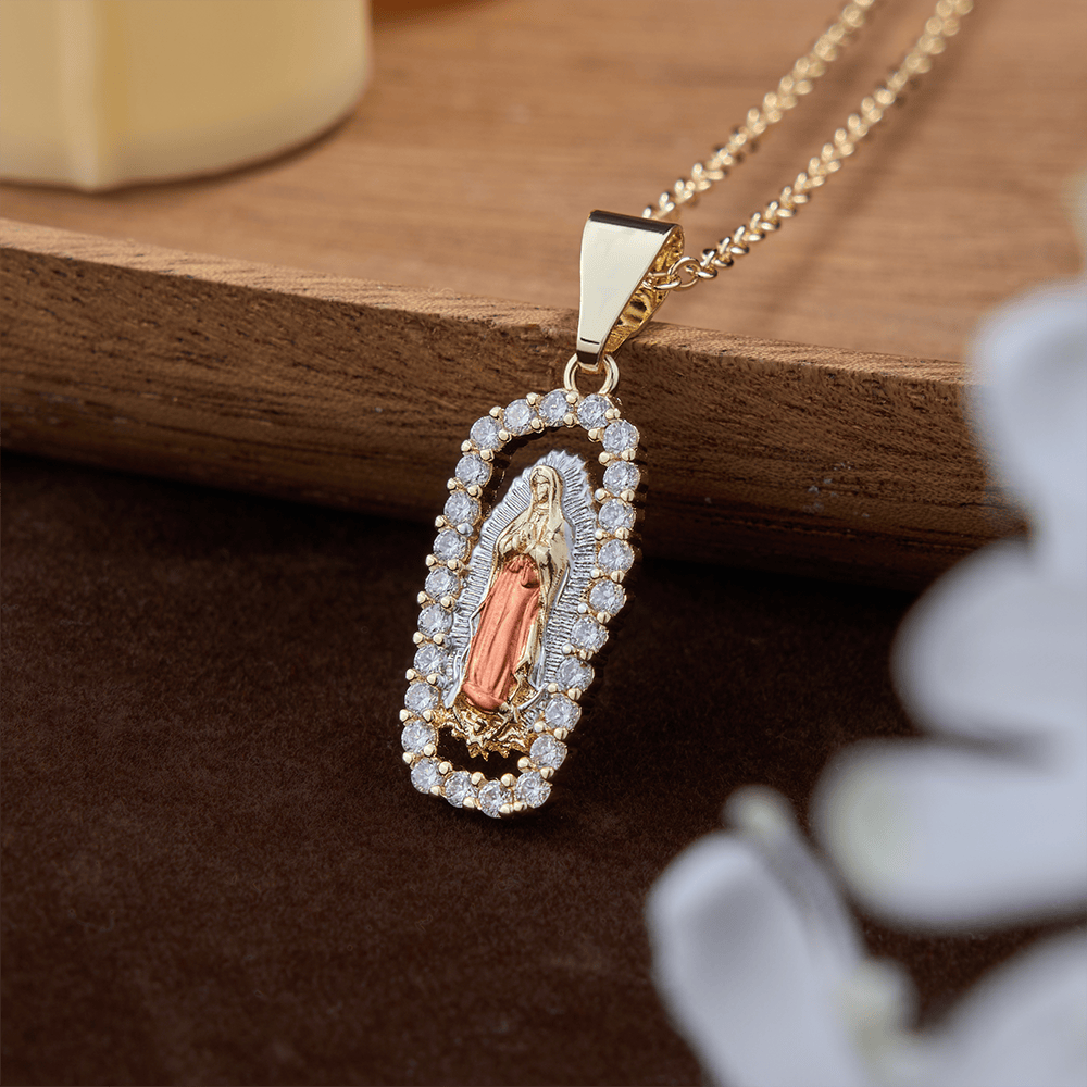 Christianartworkshop Dreifarbige Halskette mit dem Motiv der Jungfrau Maria von Guadalupe: Eine Erinnerung an himmlische Fürsprache und Hingabe - Rosa - image 4
