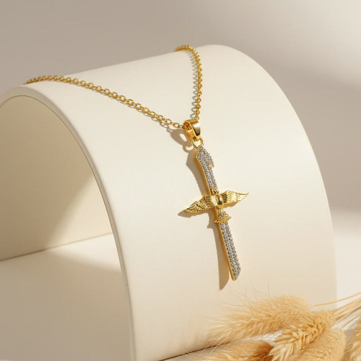 Christianartworkshop Funkelnde Zirkon-Schwertkreuz-Halskette mit Taubenflügeln: Eine Erinnerung an göttlichen Schutz - image 2