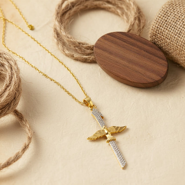 Christianartworkshop Funkelnde Zirkon-Schwertkreuz-Halskette mit Taubenflügeln: Eine Erinnerung an göttlichen Schutz - image 3