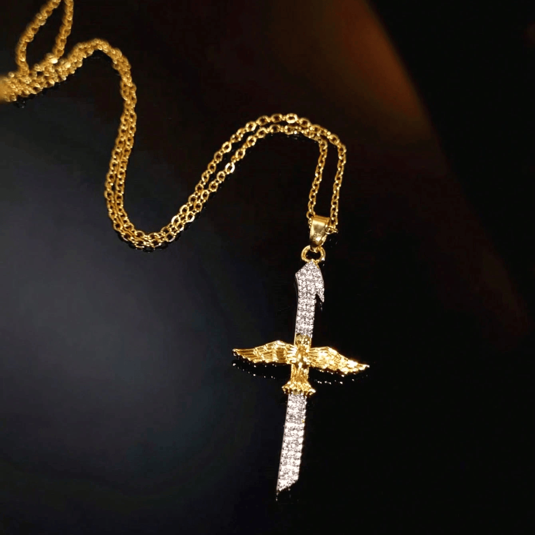 Christianartworkshop Funkelnde Zirkon-Schwertkreuz-Halskette mit Taubenflügeln: Eine Erinnerung an göttlichen Schutz - image 1