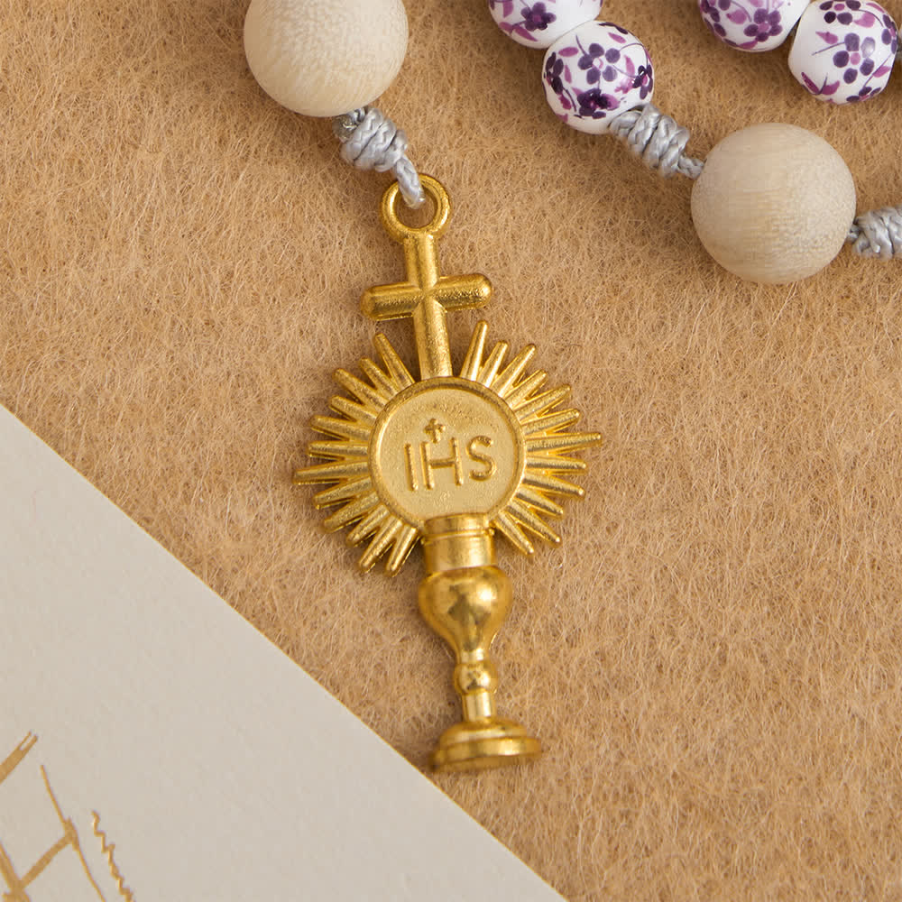 Christianartworkshop Rosenkranz aus violetter Keramik mit Blumenmuster und Kampferholz, verziert mit dem Kelch des Heiligen Benedikt und der Indian Historical Society (IHS). - image 7