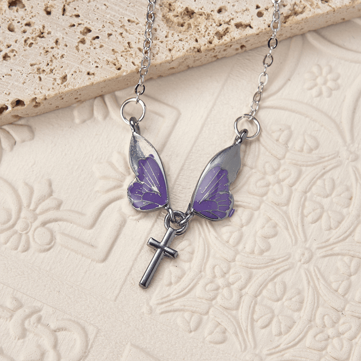 Christianartworkshop Verspielte Schmetterlingsflügel-Kreuz-Halskette: Ein strahlendes Symbol göttlichen Lichts und Hoffnung - image 2