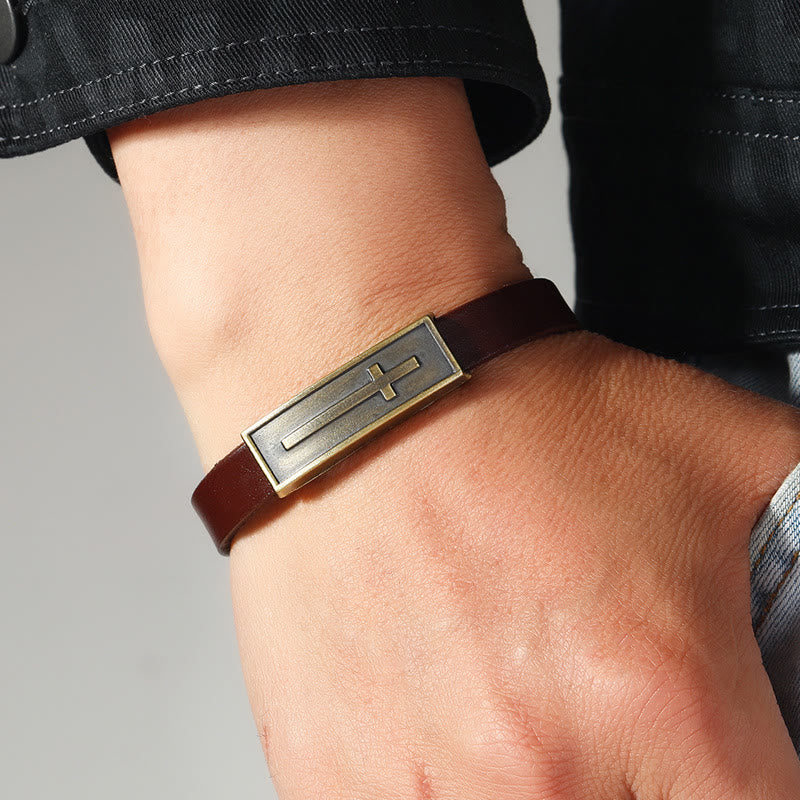 Christianartworkshop Vintage-Lederarmband mit Kreuz und antiker Metallplakette: Ein Symbol unerschütterlichen Glaubens - image 1