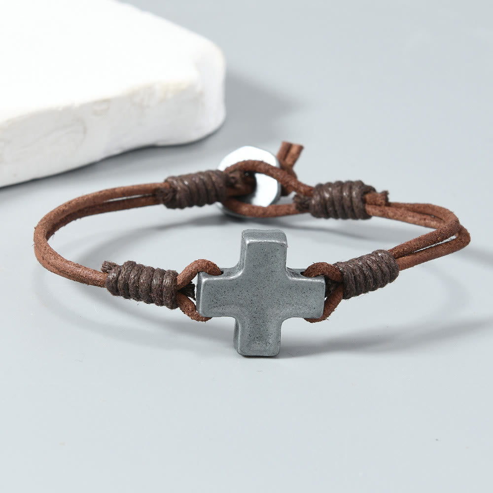 Christianartworkshop Antikes Metallkreuz an geflochtener Lederschnur: Ein Symbol unerschütterlichen Glaubens - image 3