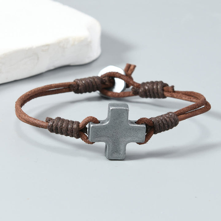 Christianartworkshop Antikes Metallkreuz an geflochtener Lederschnur: Ein Symbol unerschütterlichen Glaubens - image 3