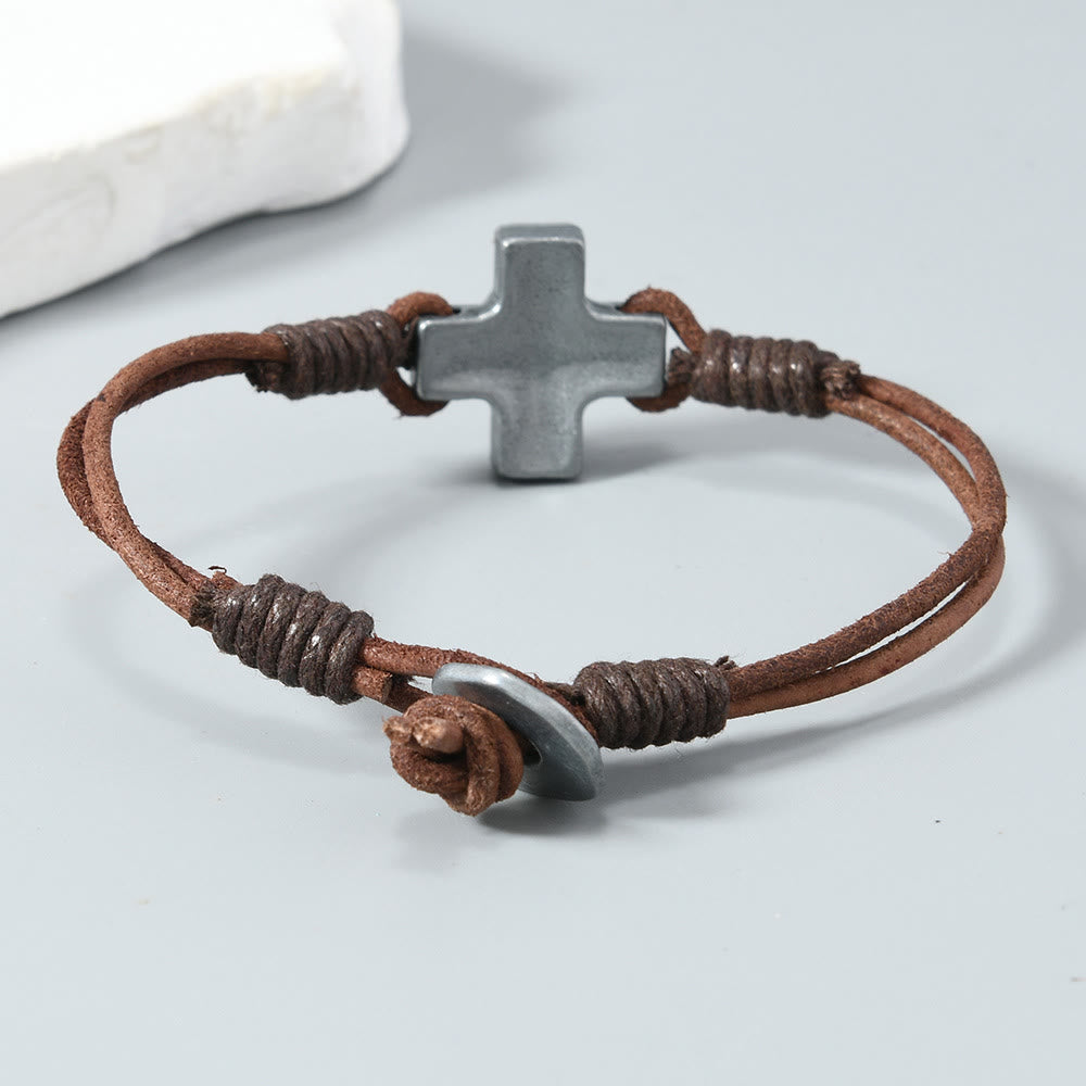 Christianartworkshop Antikes Metallkreuz an geflochtener Lederschnur: Ein Symbol unerschütterlichen Glaubens - image 4
