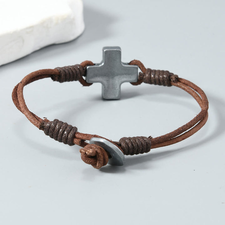 Christianartworkshop Antikes Metallkreuz an geflochtener Lederschnur: Ein Symbol unerschütterlichen Glaubens - image 4