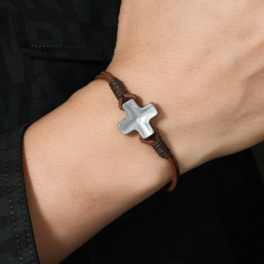 Christianartworkshop Antikes Metallkreuz an geflochtener Lederschnur: Ein Symbol unerschütterlichen Glaubens - Braun - image 0